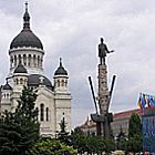 červenec 2004 - Pravoslavná katedrála na Piaţa Ştefan cel Mare (Náměstí Štěpána Velikého) se sochou Avrama Ianca