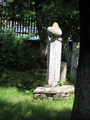 srpen 2004 - Muslimsk hbitov